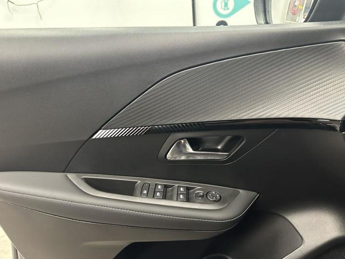 Peugeot 208 Allure Hybrid eDCS6 75 kW (100 CV)