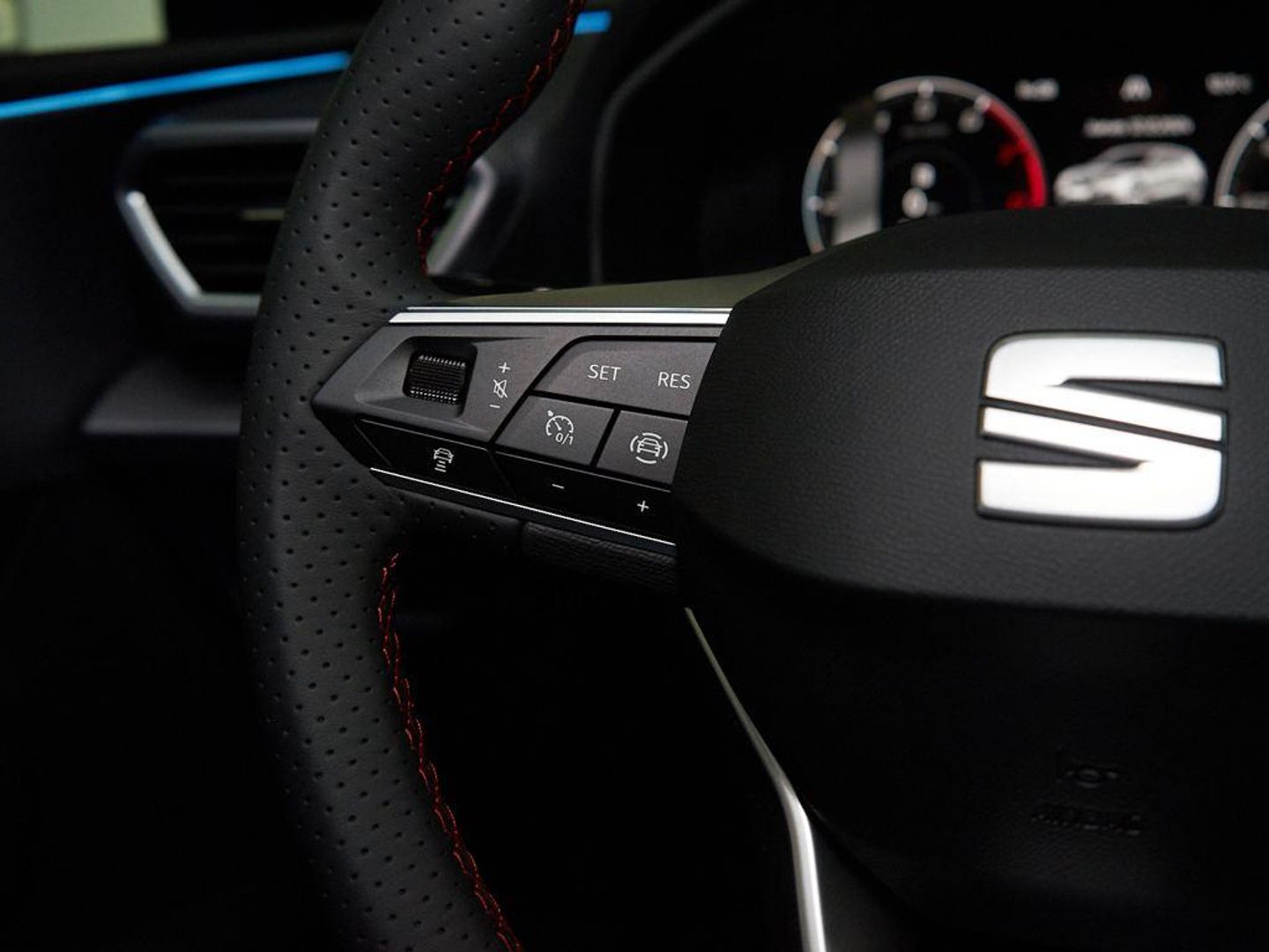 SEAT León 1.0 eTSI S&S FR 25 Aniversario DSG 81 kW (110 CV)