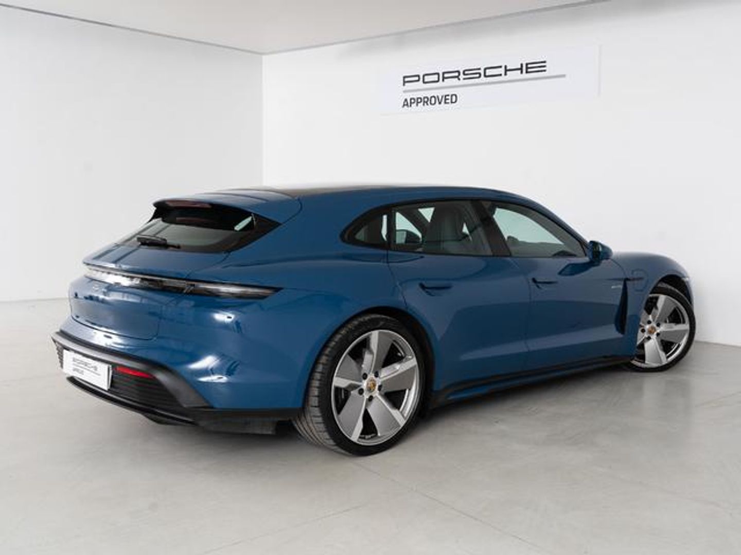 Porsche Taycan Sport Turismo 300 kW (408 CV)