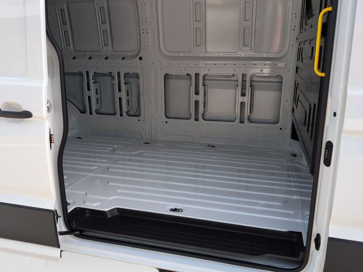 Volkswagen Crafter Furgon Batalla Larga TA 2.0 TDI 103 kW (140 CV) 3.500