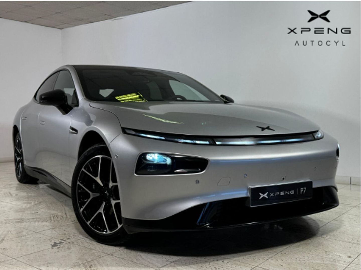 Xpeng P7 Performance AWD 348 kW (473 CV) Gris Plata Sedan