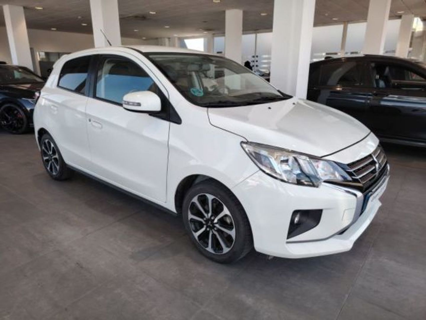 Mitsubishi Space Star 120 MPI Kaiteki CVT 52 kW (71 CV) Blanco Compact