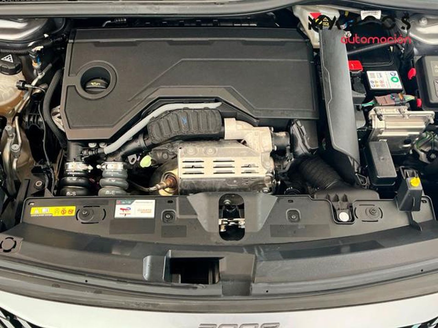 Peugeot 2008 Allure Hybrid eDCS6 100 kW (136 CV)