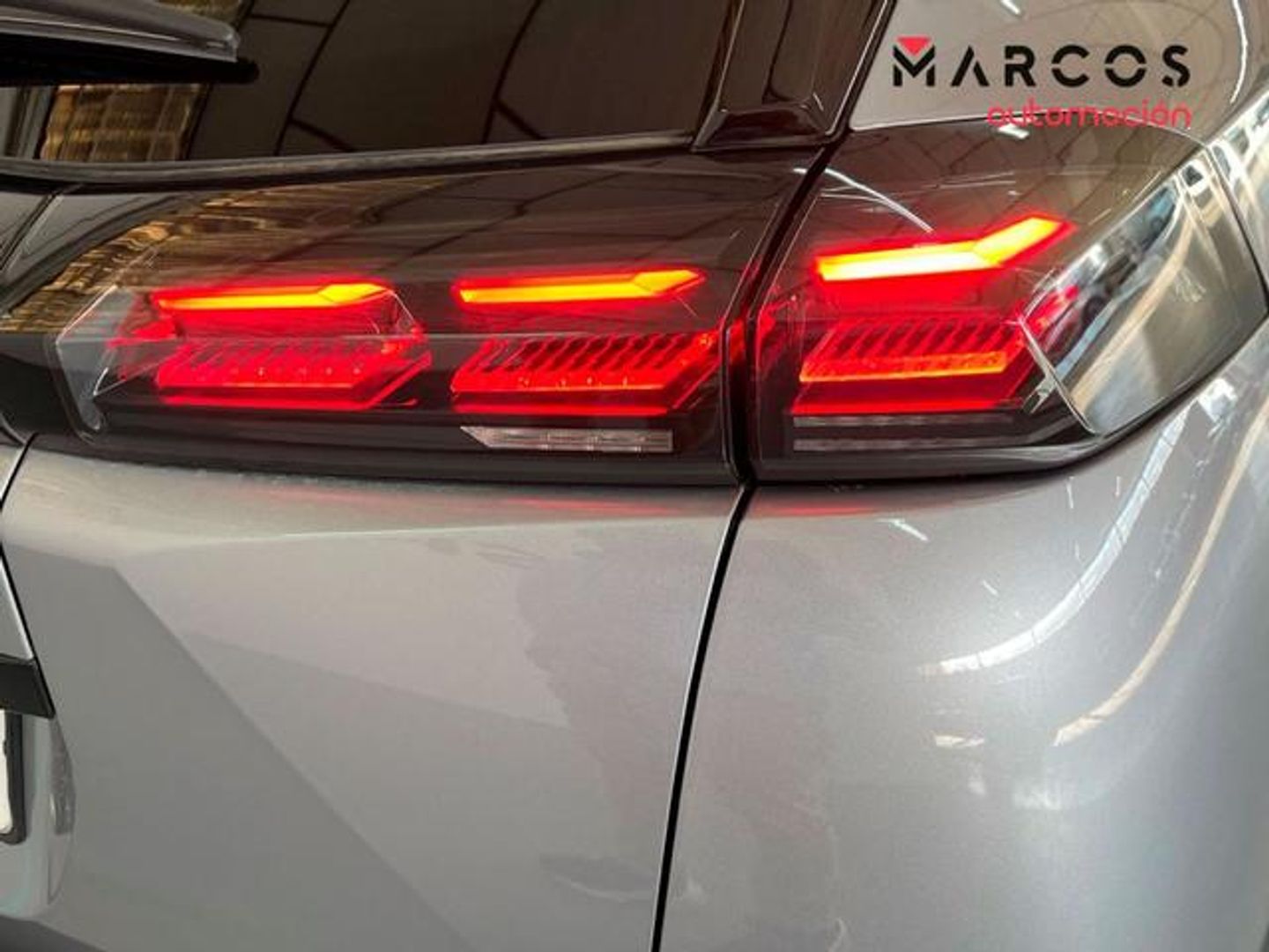 Peugeot 2008 Allure Hybrid eDCS6 100 kW (136 CV)