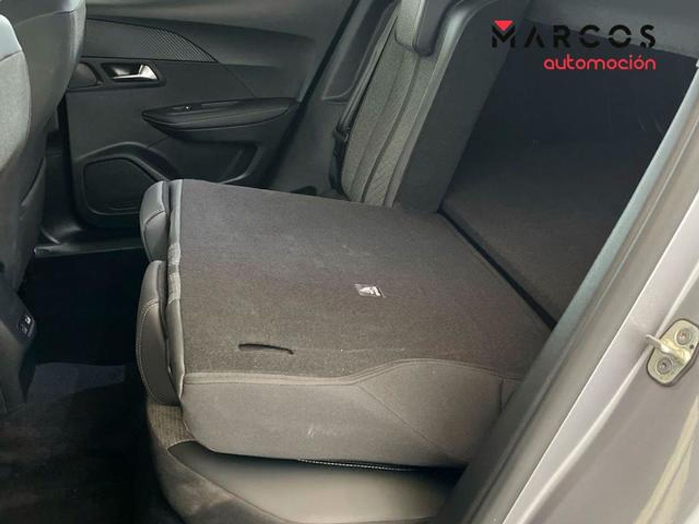 Peugeot 2008 Allure Hybrid eDCS6 100 kW (136 CV)