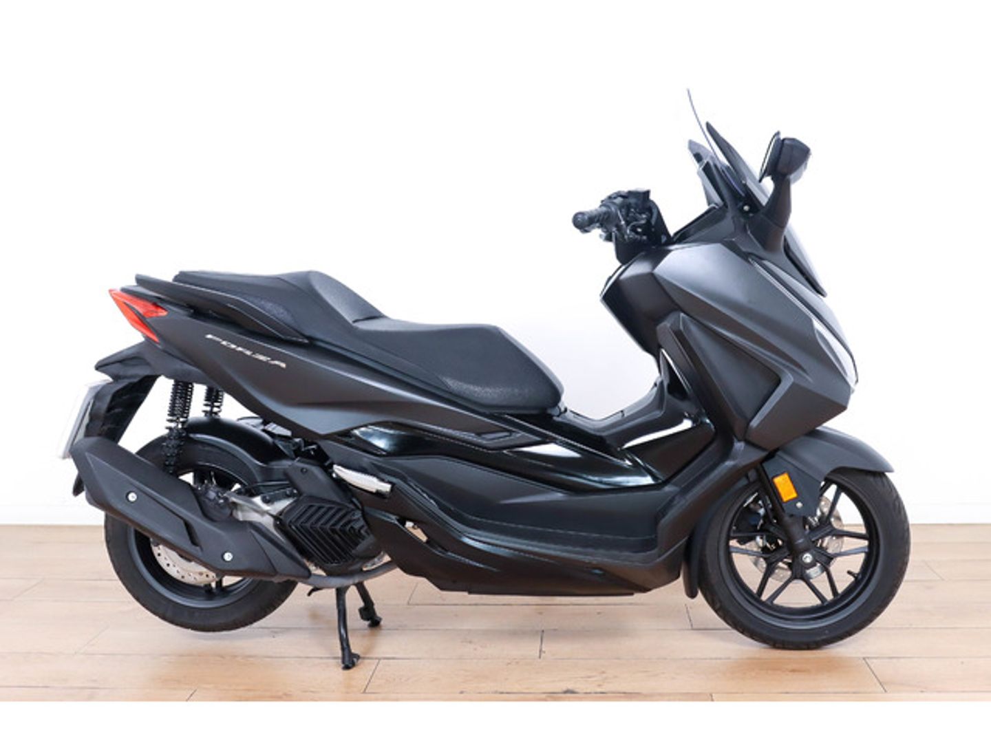 Honda Forza 125 Gris oscuro Motorcycle