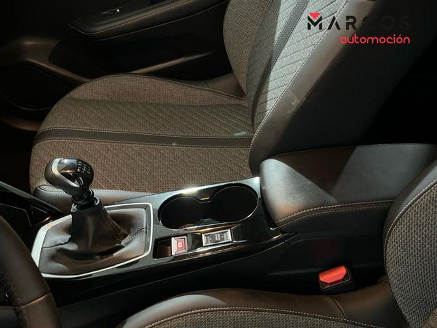Peugeot 208 PureTech 100 Allure 75 kW (100 CV)