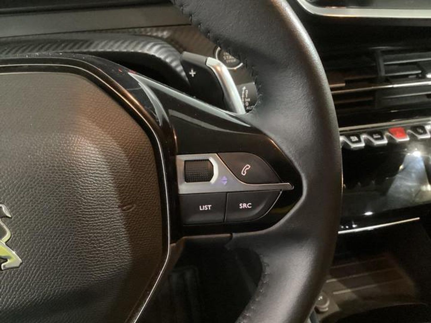Peugeot 208 PureTech 100 Allure EAT8 75 kW (100 CV)