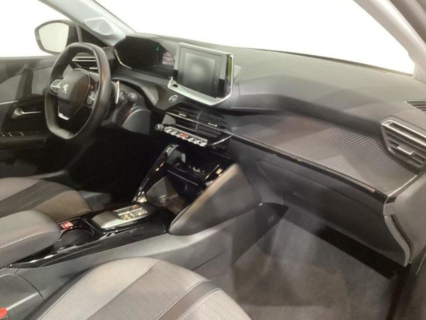 Peugeot 208 PureTech 100 Allure EAT8 75 kW (100 CV)