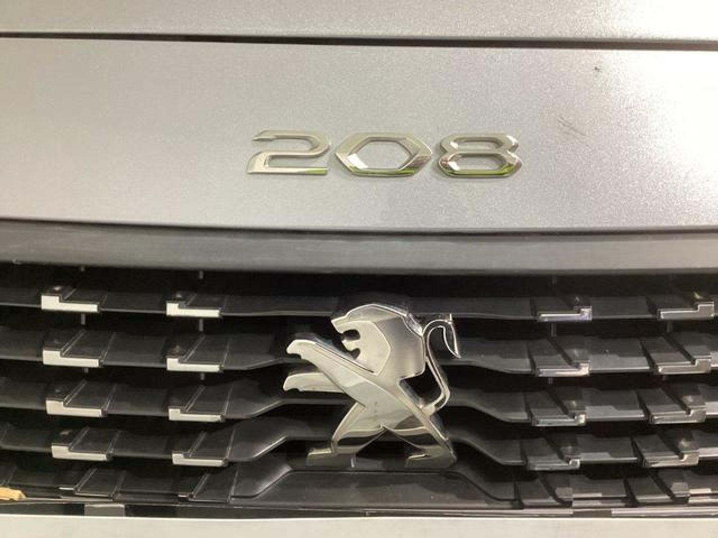 Peugeot 208 PureTech 100 Allure EAT8 75 kW (100 CV)