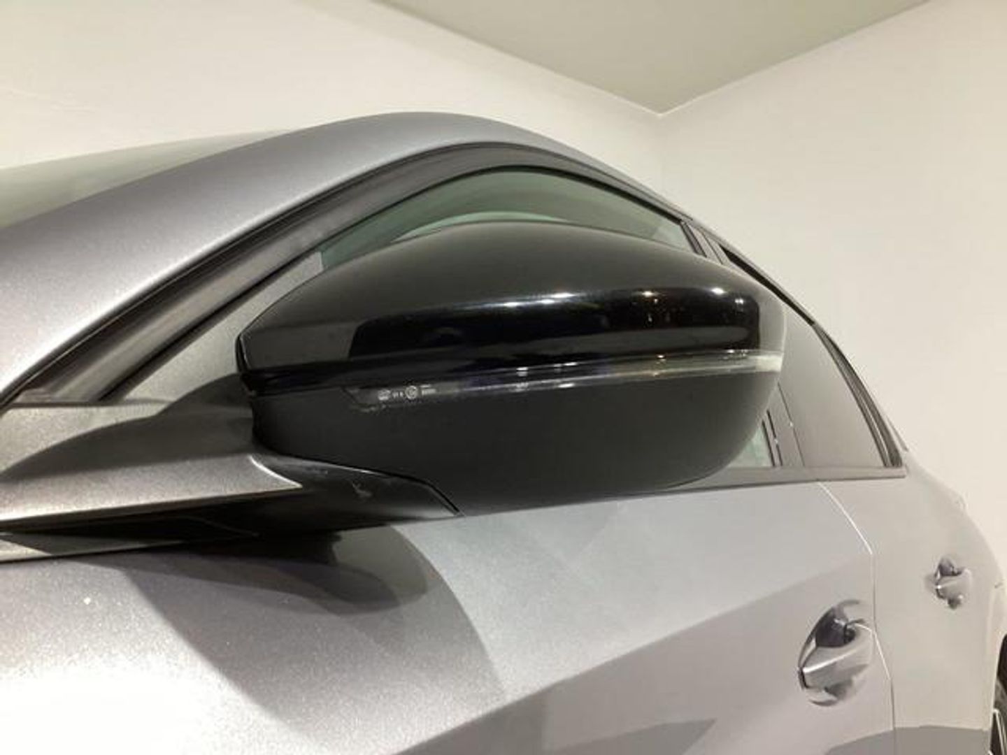 Peugeot 208 PureTech 100 Allure EAT8 75 kW (100 CV)