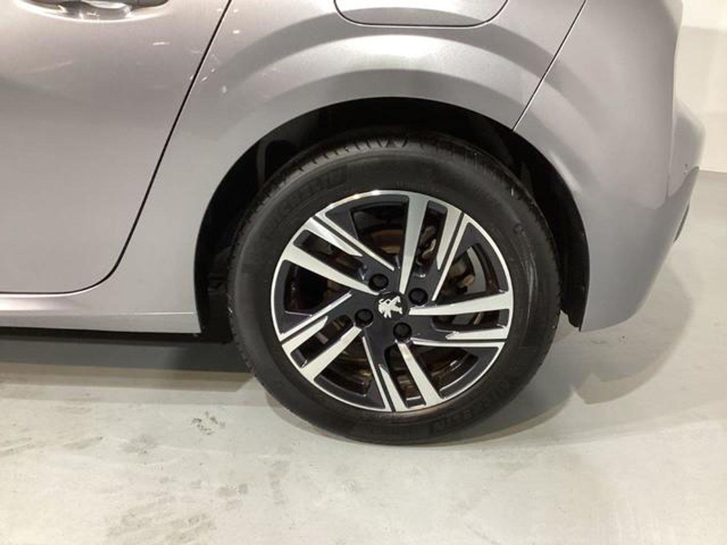 Peugeot 208 PureTech 100 Allure EAT8 75 kW (100 CV)