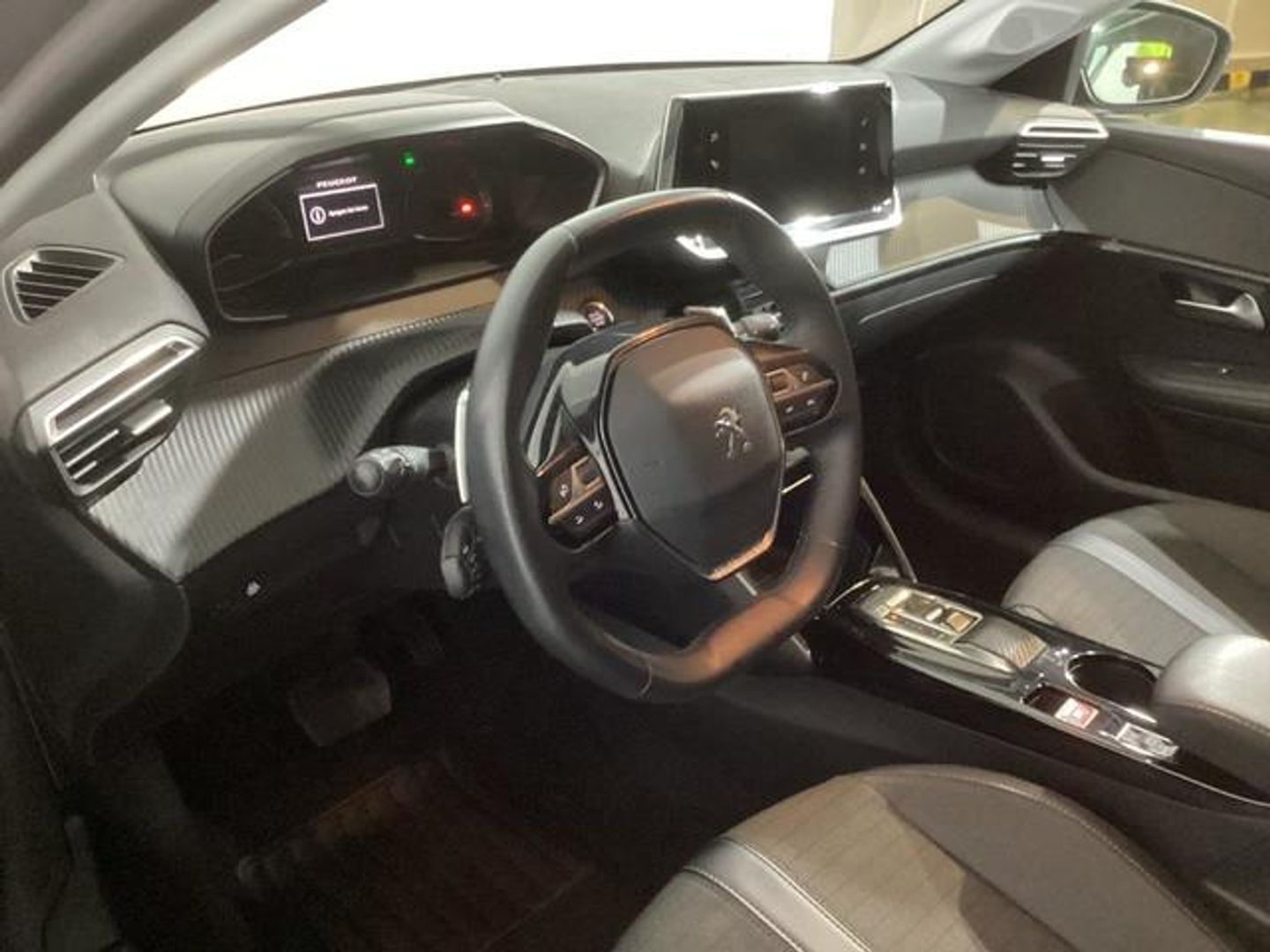 Peugeot 208 PureTech 100 Allure EAT8 75 kW (100 CV)