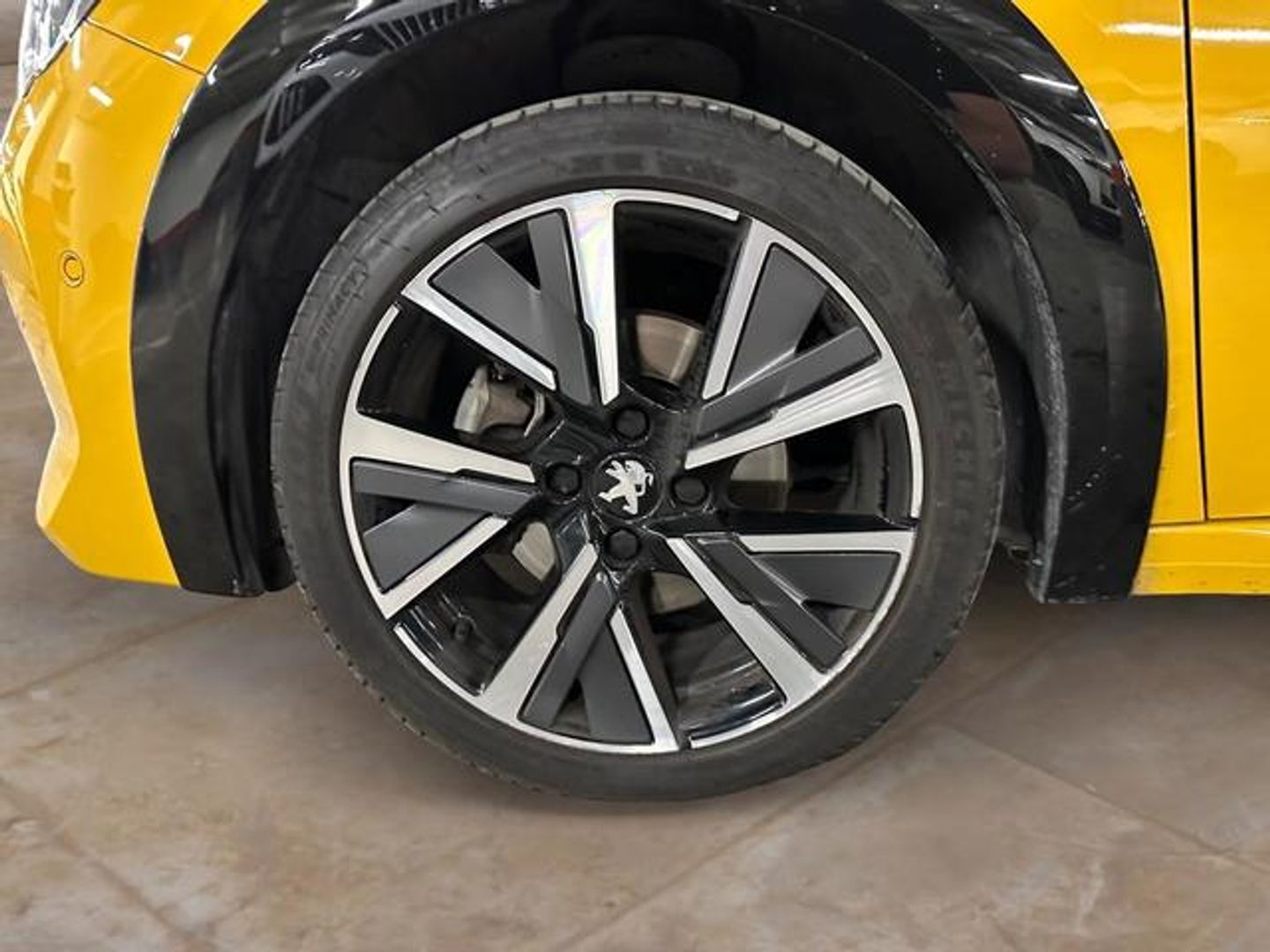 Peugeot 208 PureTech 100 GT EAT8 75 kW (100 CV)