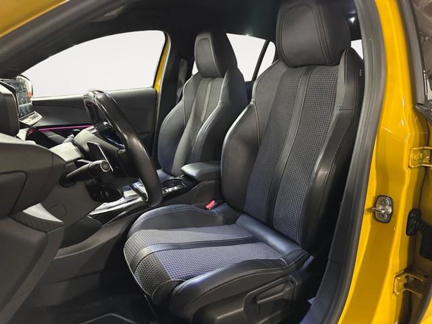Peugeot 208 PureTech 100 GT EAT8 75 kW (100 CV)