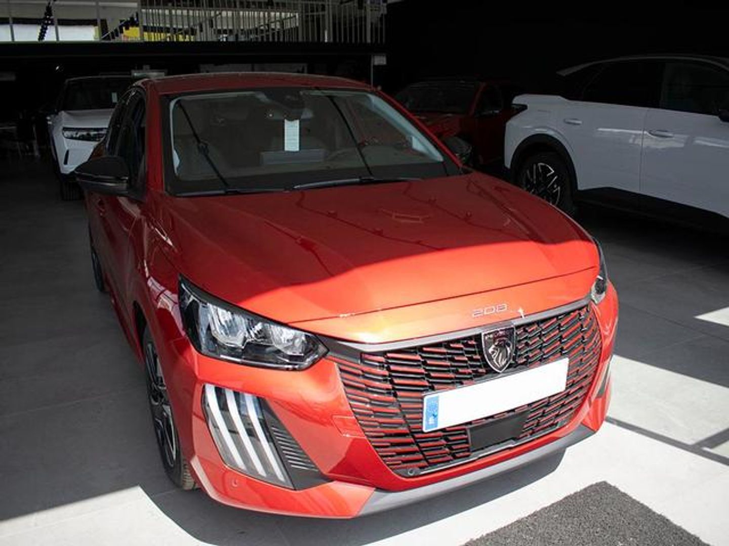 Peugeot 208 Allure Hybrid eDCS6 100 kW (136 CV) Rojo Compact