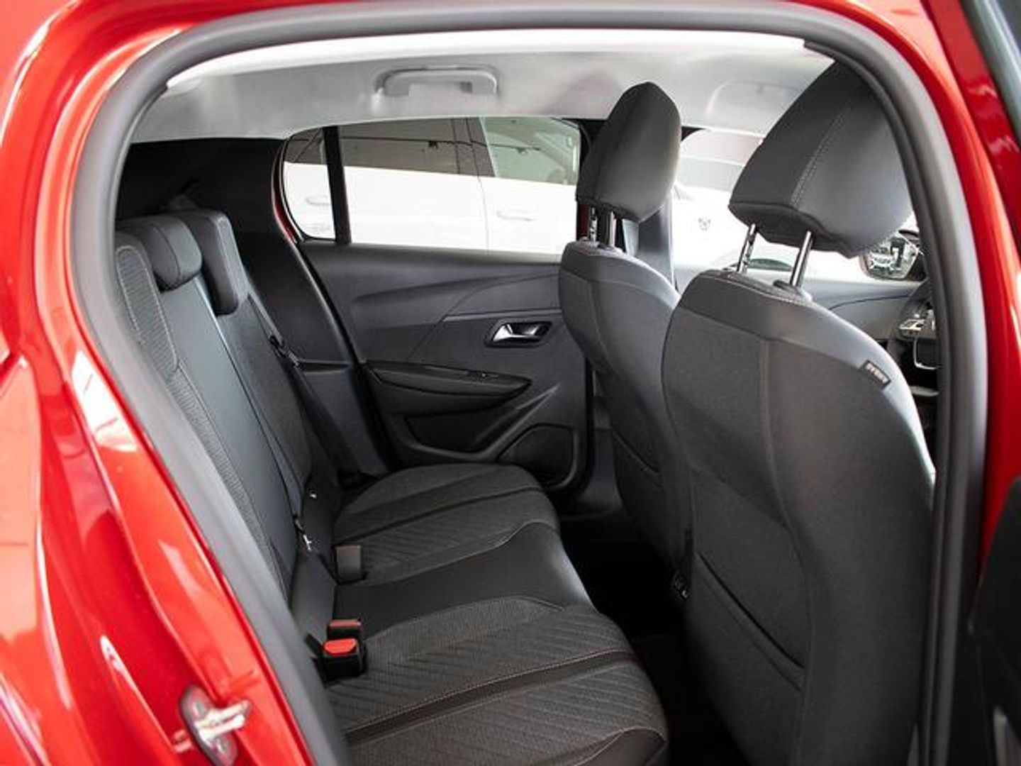 Peugeot 208 Allure Hybrid eDCS6 100 kW (136 CV)