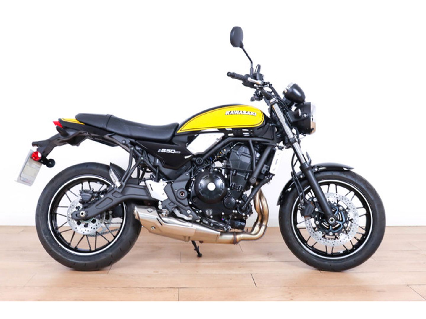 Kawasaki Z650RS Amarillo Motorcycle
