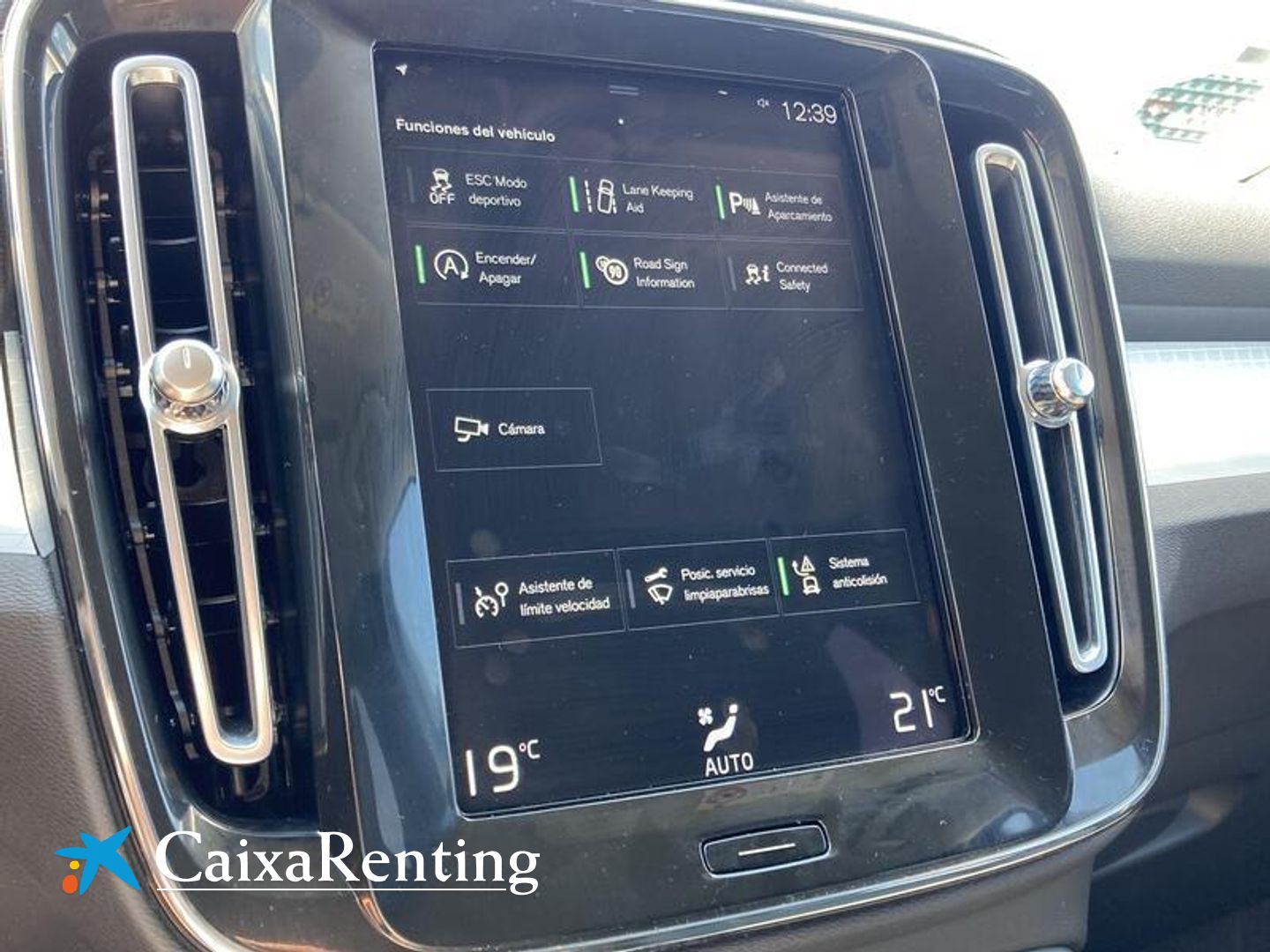 Volvo XC40 T2 Momentum Pro Auto 95 kW (129 CV)