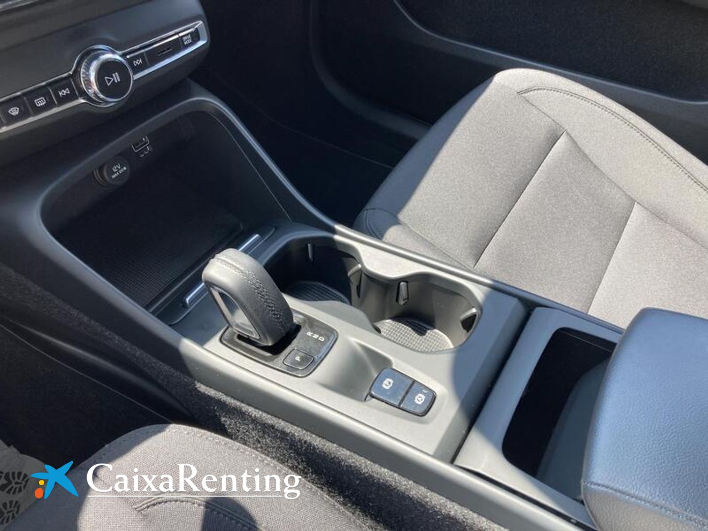 Volvo XC40 T2 Momentum Pro Auto 95 kW (129 CV)