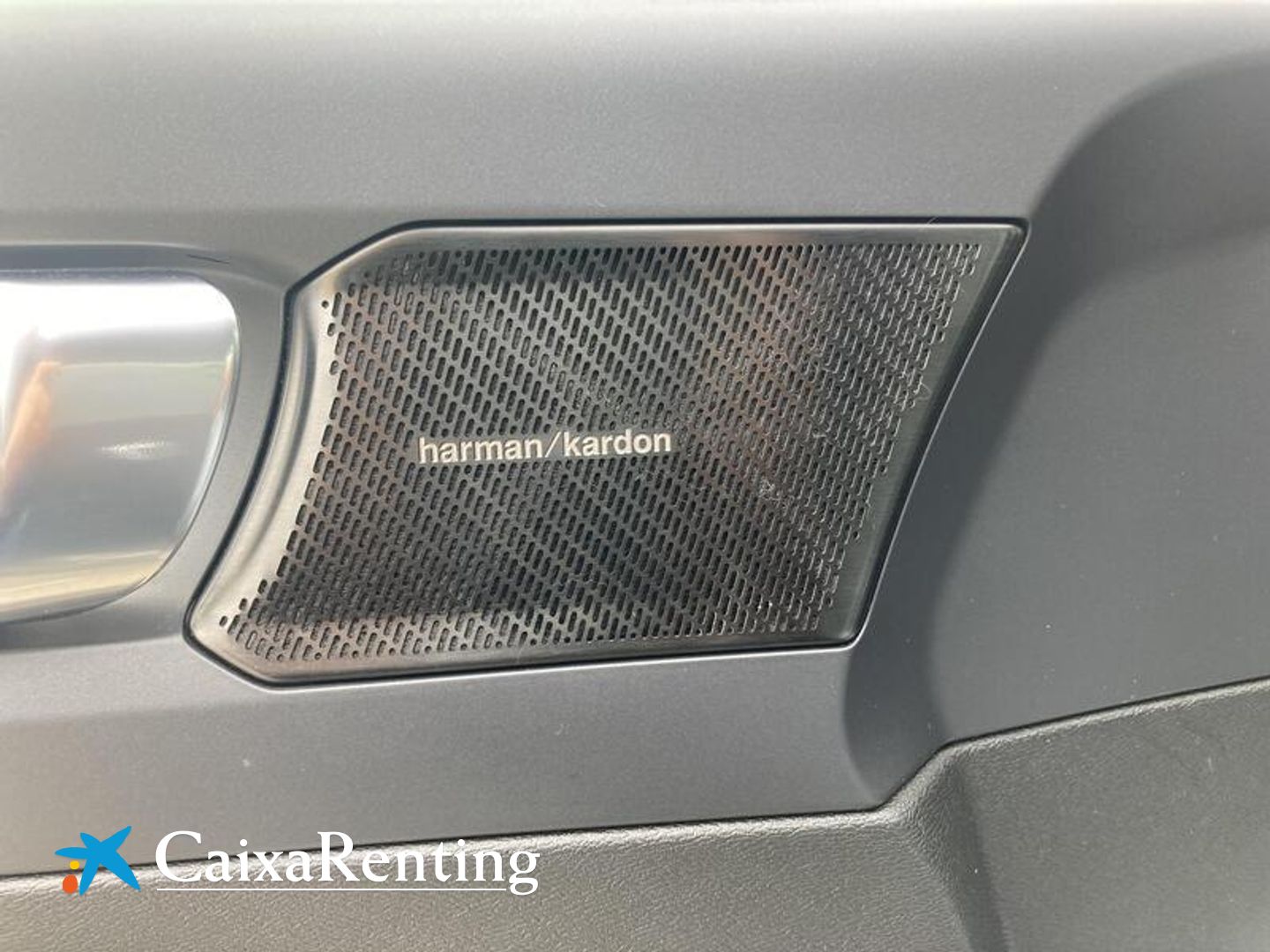 Volvo XC40 T2 Momentum Pro 95 kW (129 CV)