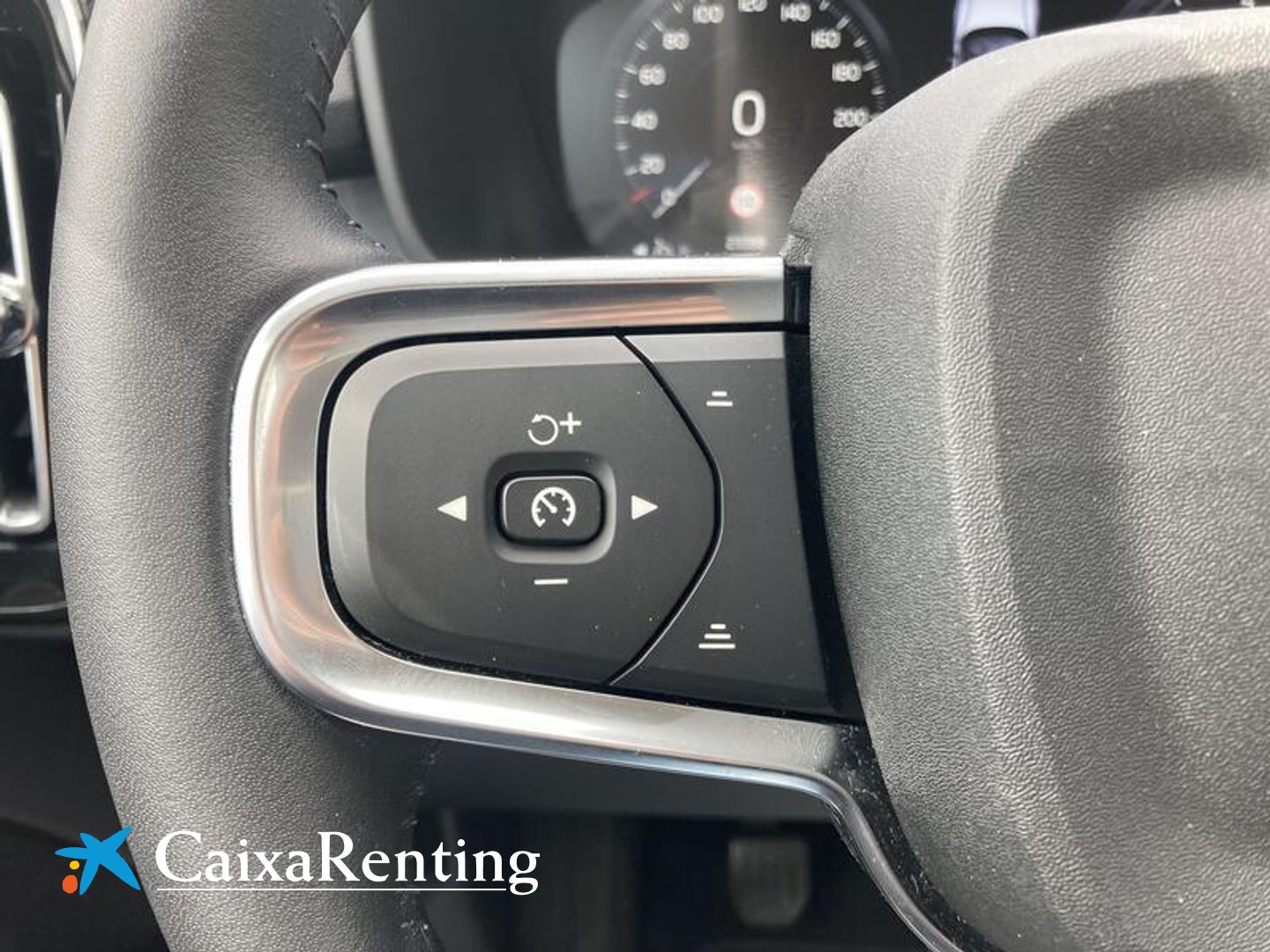 Volvo XC40 T2 Momentum Pro 95 kW (129 CV)