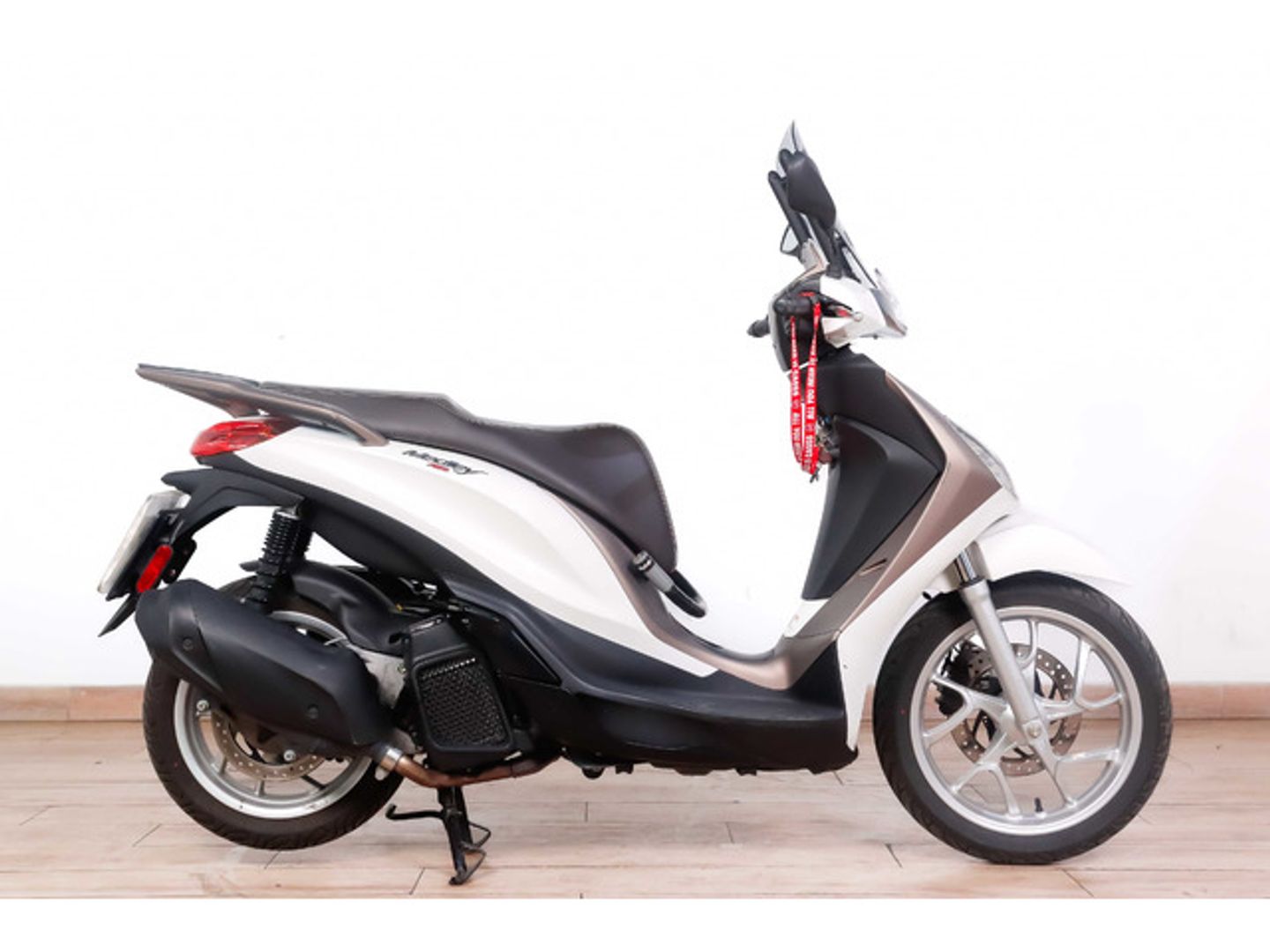 PIAGGIO Medley 125 Blanco Motorcycle