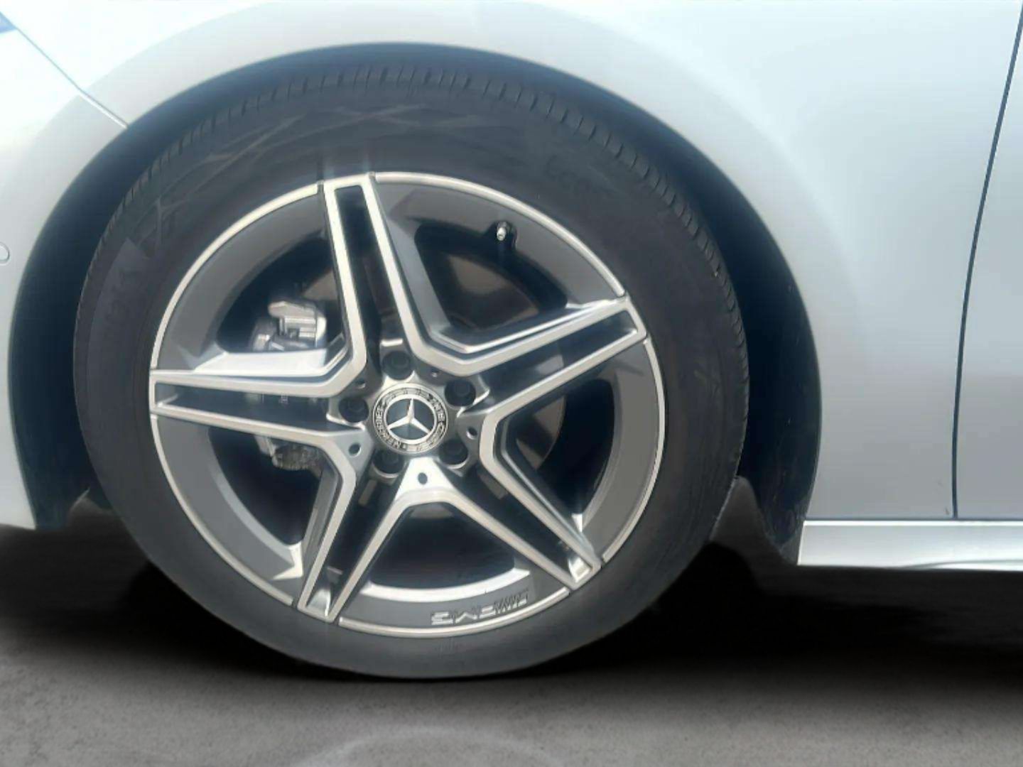 Mercedes-Benz Clase A 180 100 kW (136 CV)