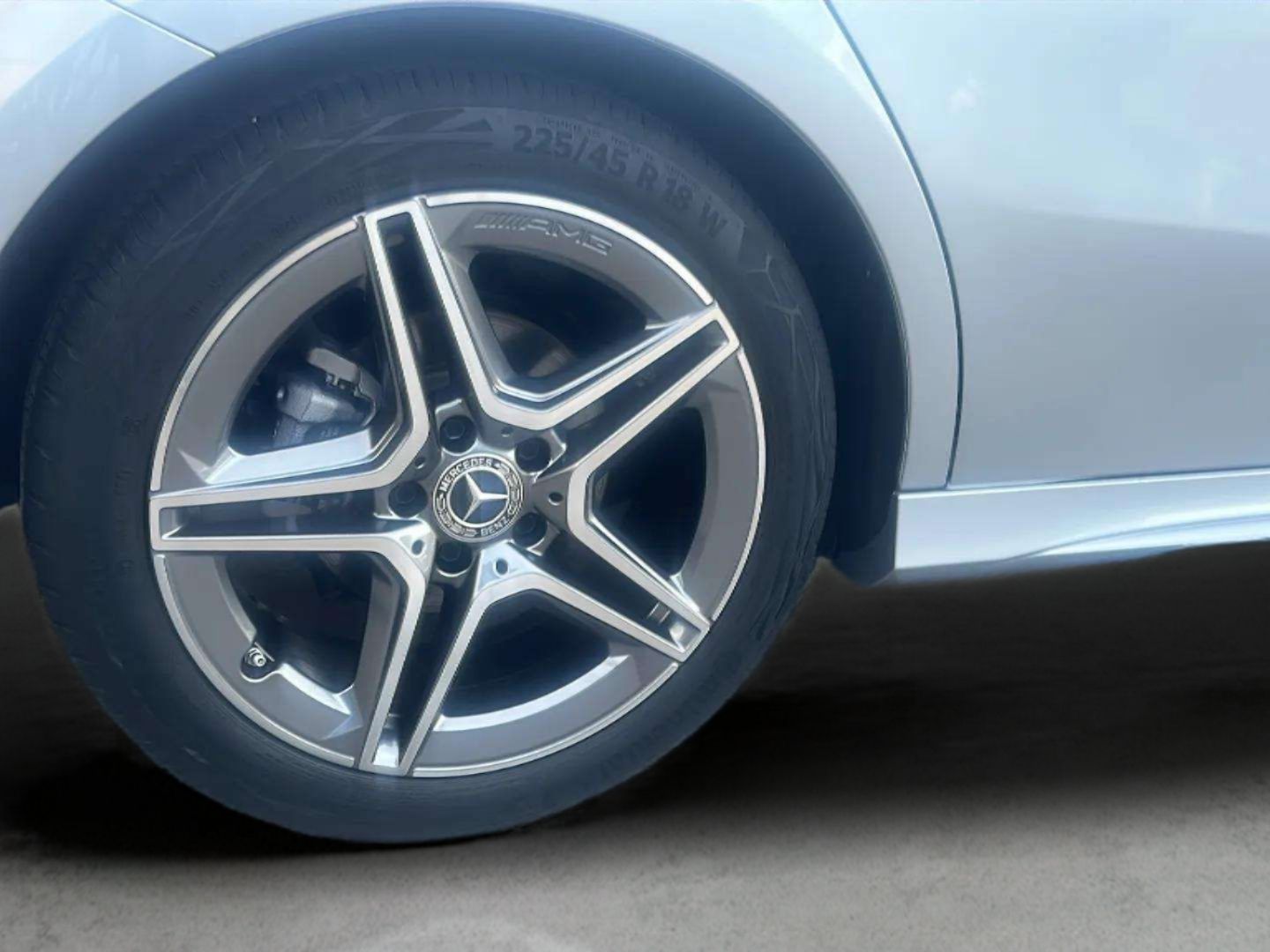 Mercedes-Benz Clase A 180 100 kW (136 CV)
