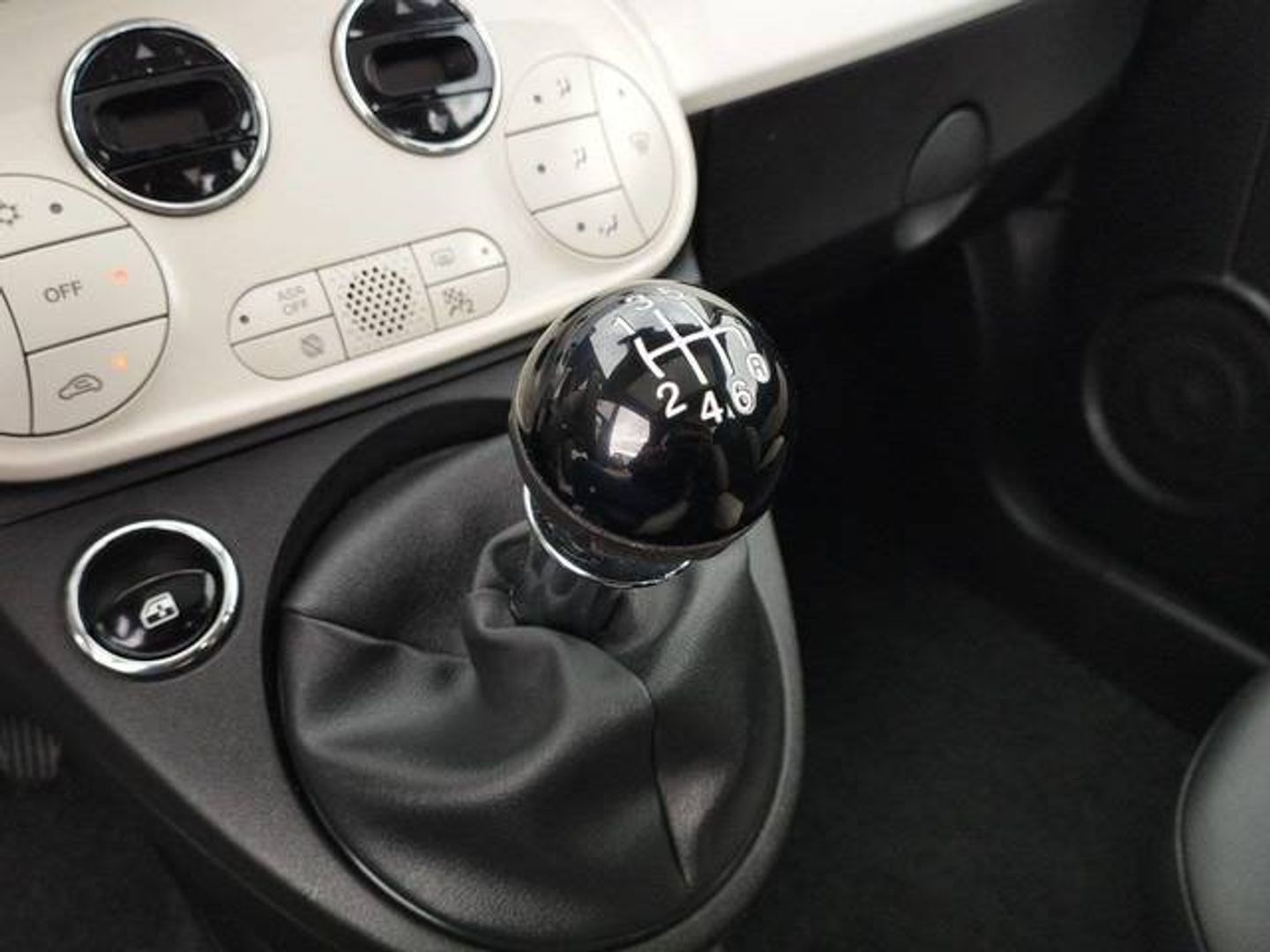 Fiat 500 1.0 Hybrid Dolcevita 51 kW (70 CV)