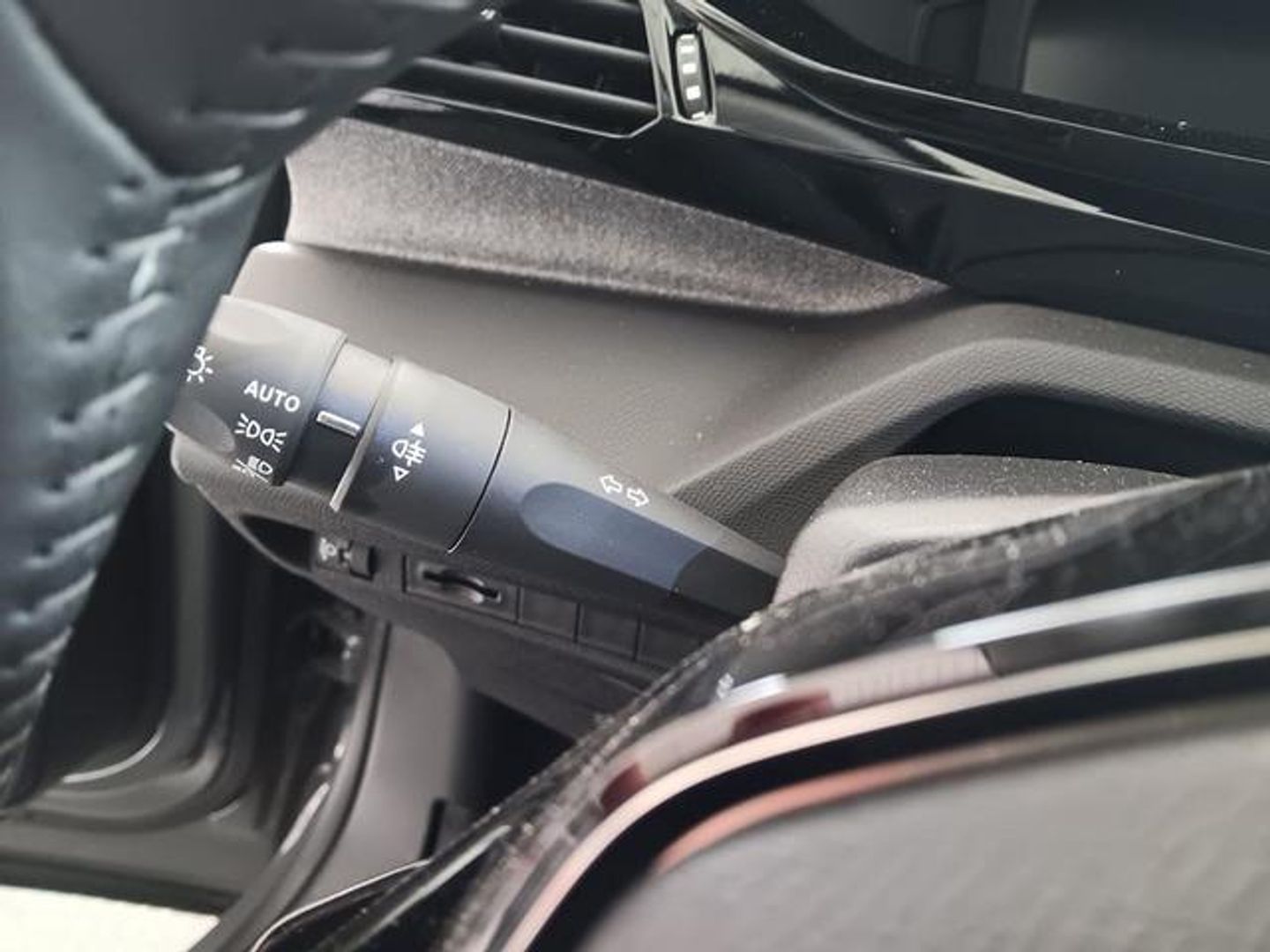 Peugeot 408 Allure Hybrid eDCS6 100 kW (136 CV)