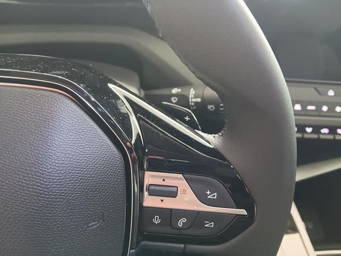 Peugeot 408 GT Hybrid eDCS6 100 kW (136 CV)