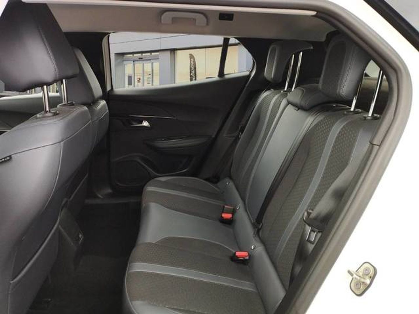 Peugeot 2008 BlueHDi 100 S&S Allure 74 kW (100 CV)