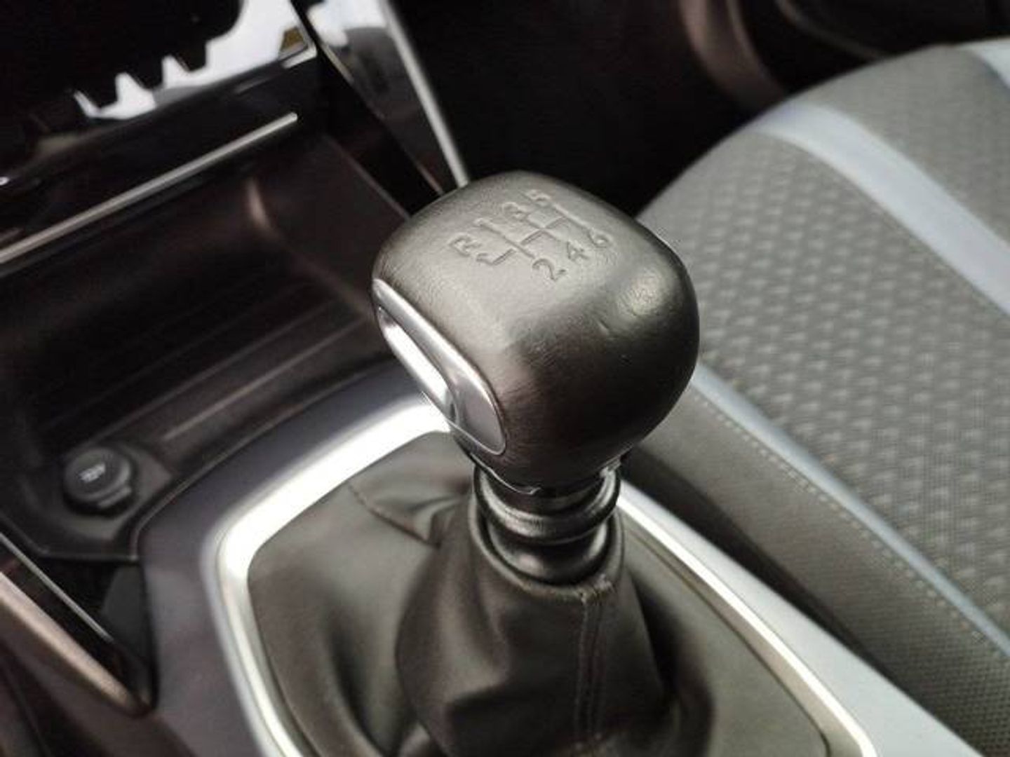 Peugeot 2008 BlueHDi 100 S&S Allure 74 kW (100 CV)