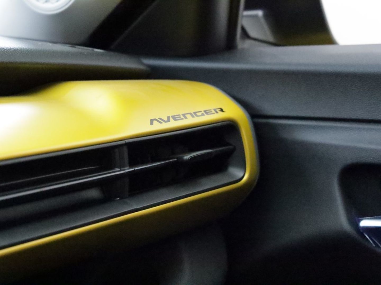 Jeep Avenger 1.2 eHybrid Summit 74 kW (100 CV)