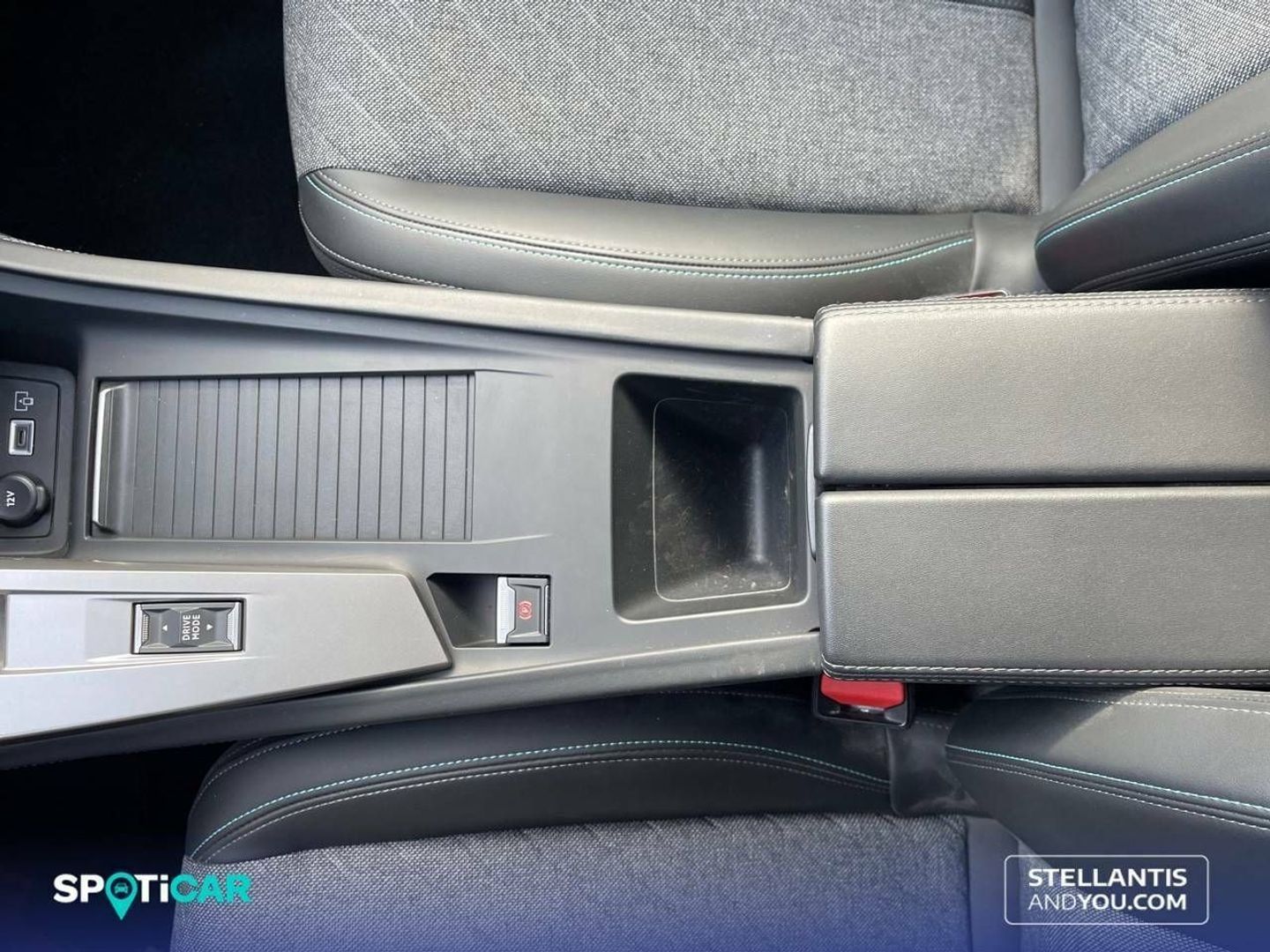 Peugeot 408 Puretech 130 Allure Pack EAT8 96 kW (130 CV)