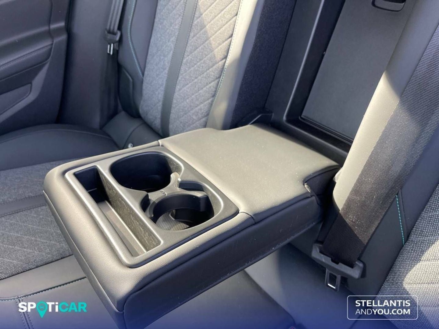 Peugeot 408 Puretech 130 Allure Pack EAT8 96 kW (130 CV)