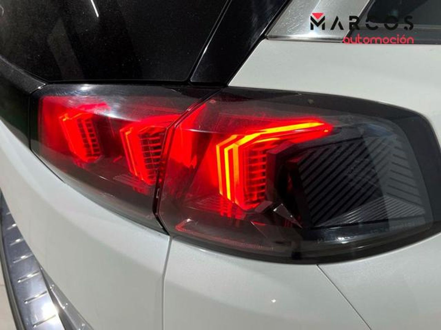 Peugeot 5008 Hybrid 1.2 Allure Pack eDCS6 100 kW (136 CV)