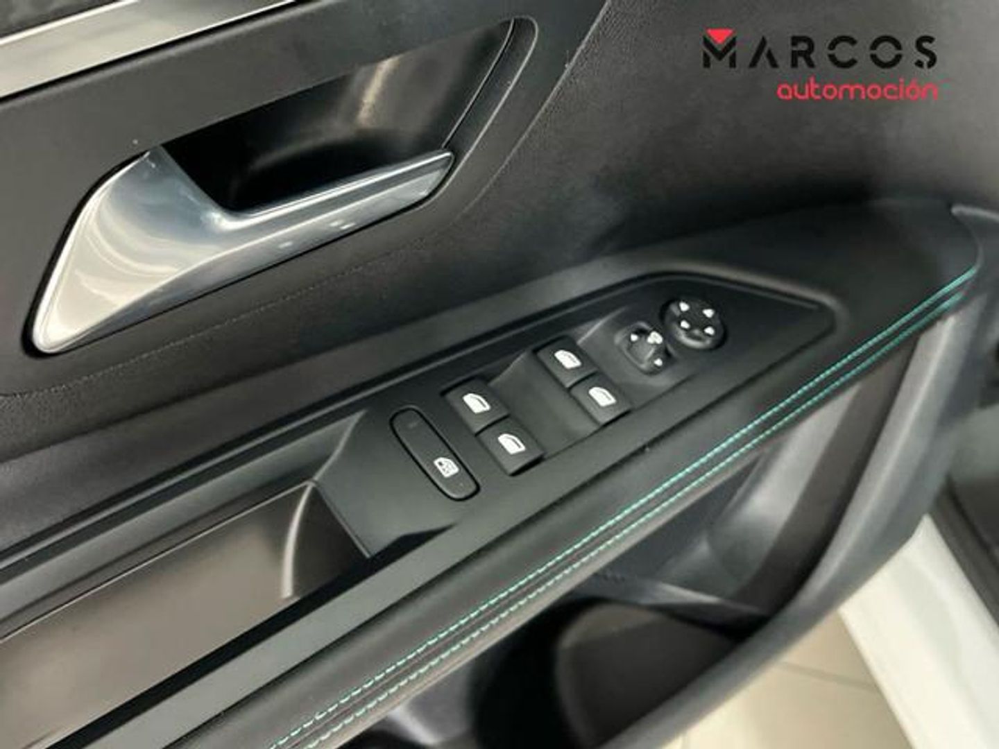Peugeot 5008 Hybrid 1.2 Allure Pack eDCS6 100 kW (136 CV)