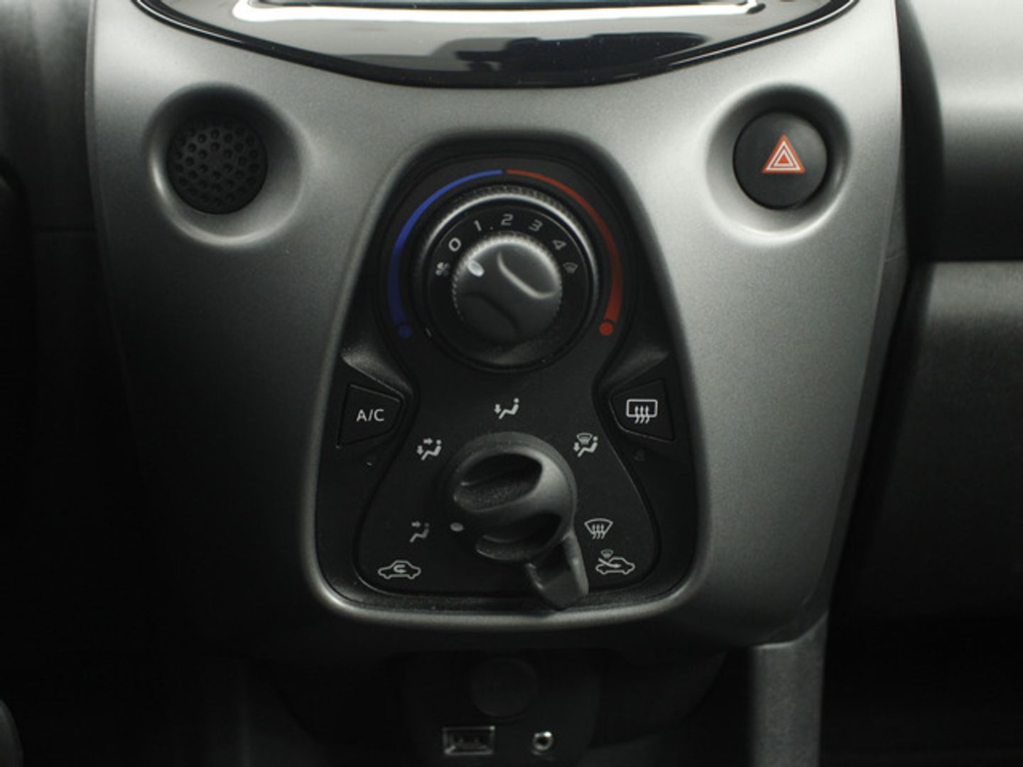 Toyota Aygo 1.0 70 x-play 53 kW (72 CV)