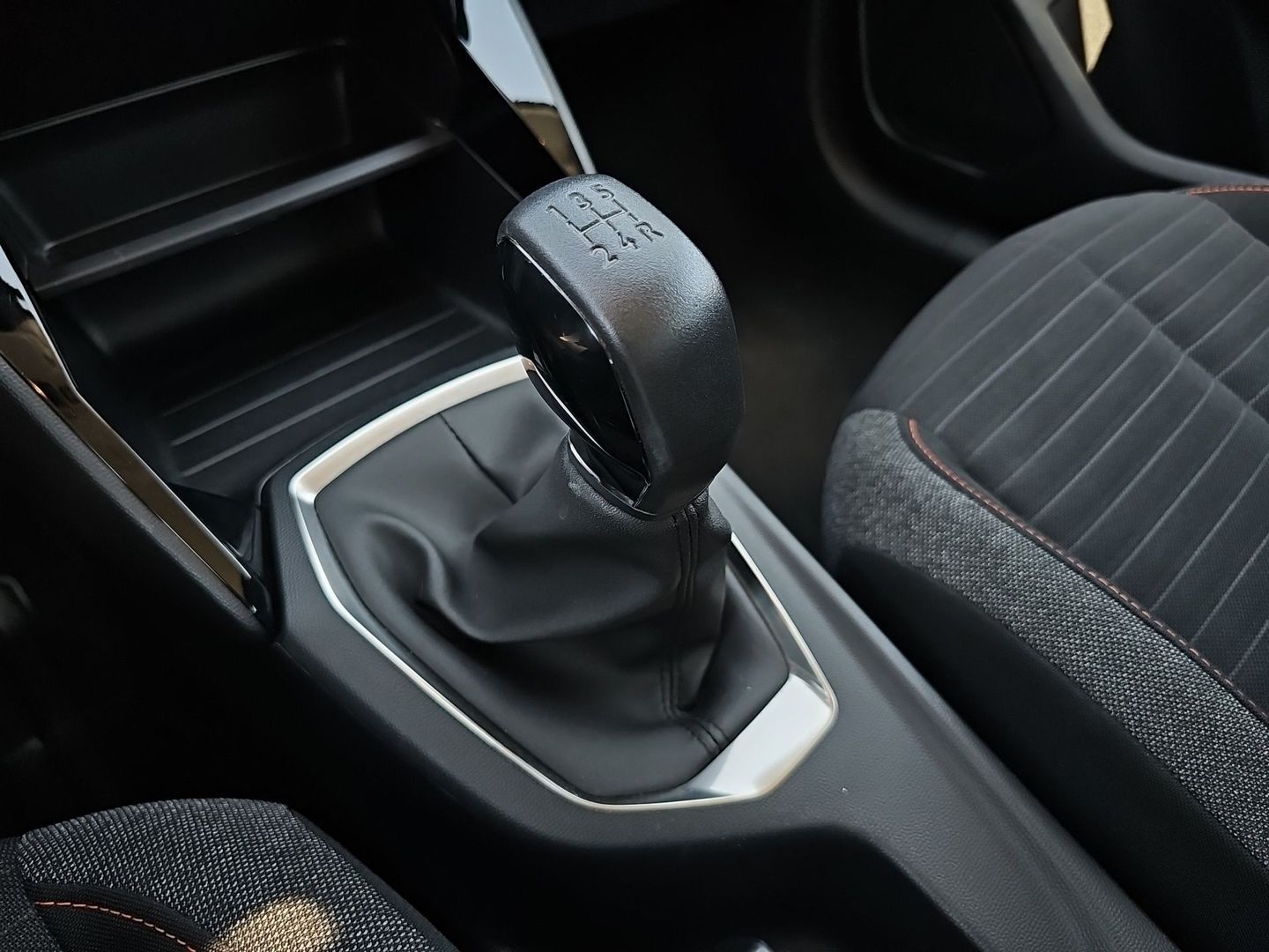 Peugeot 208 PureTech 75 S&S Active 55 kW (75 CV)