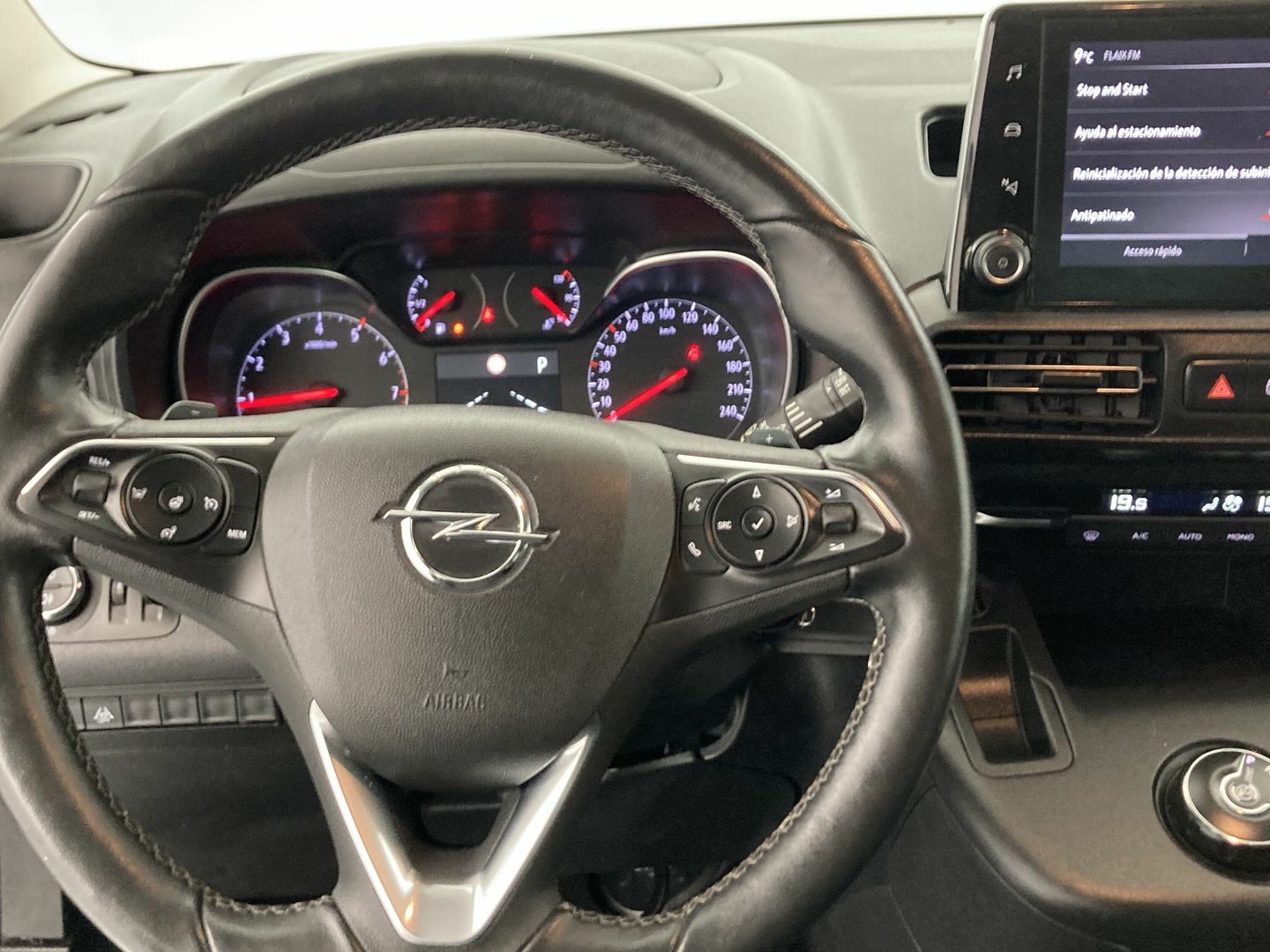 Opel Combo Life 1.5 TD Business Elegance Plus L1 AT 96 kW (130 CV)