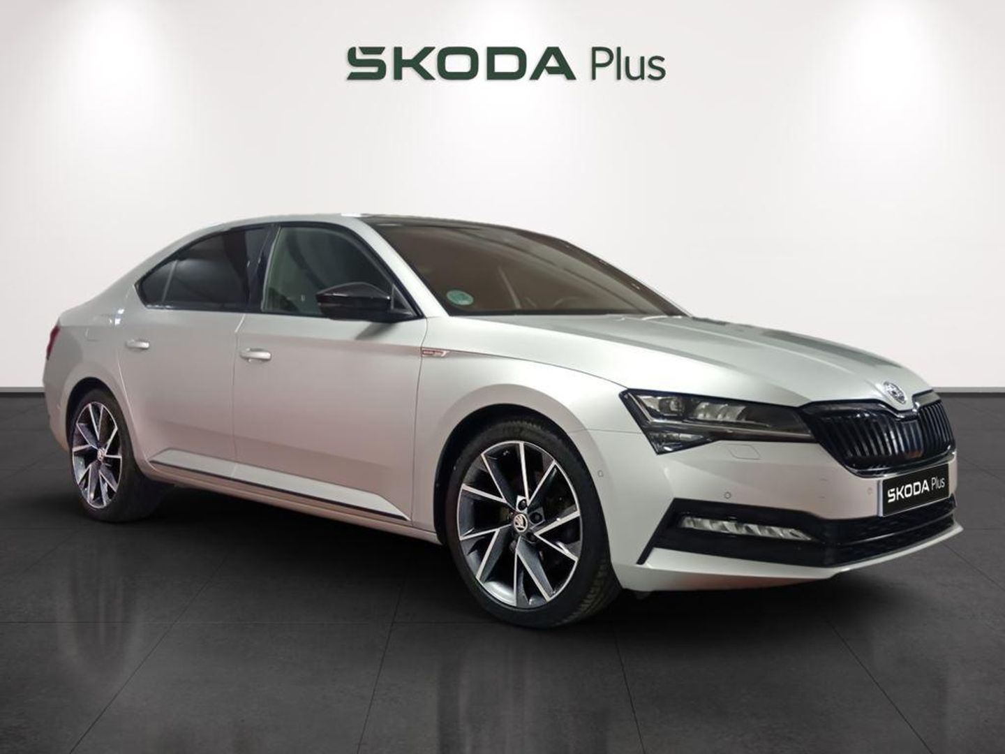 Skoda Superb 2.0 TDI Sport Line DSG 110 kW (150 CV) Gris Plata Sedan