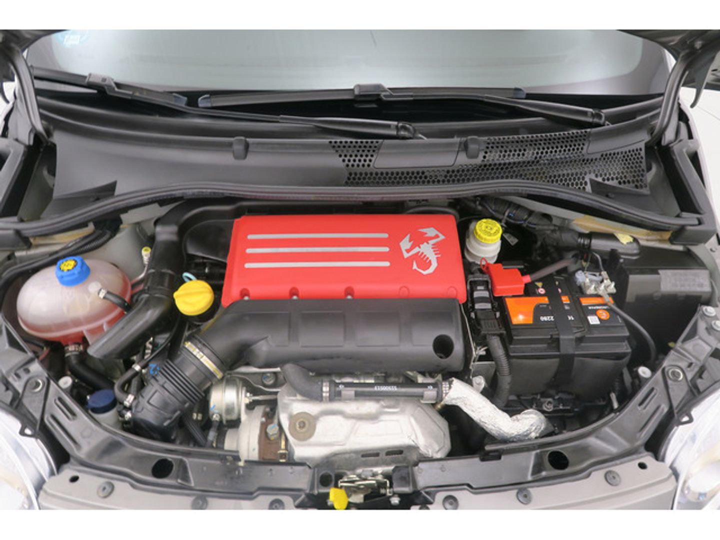 Abarth 500 1.4 16v T-Jet 695 132 kW (180 CV)
