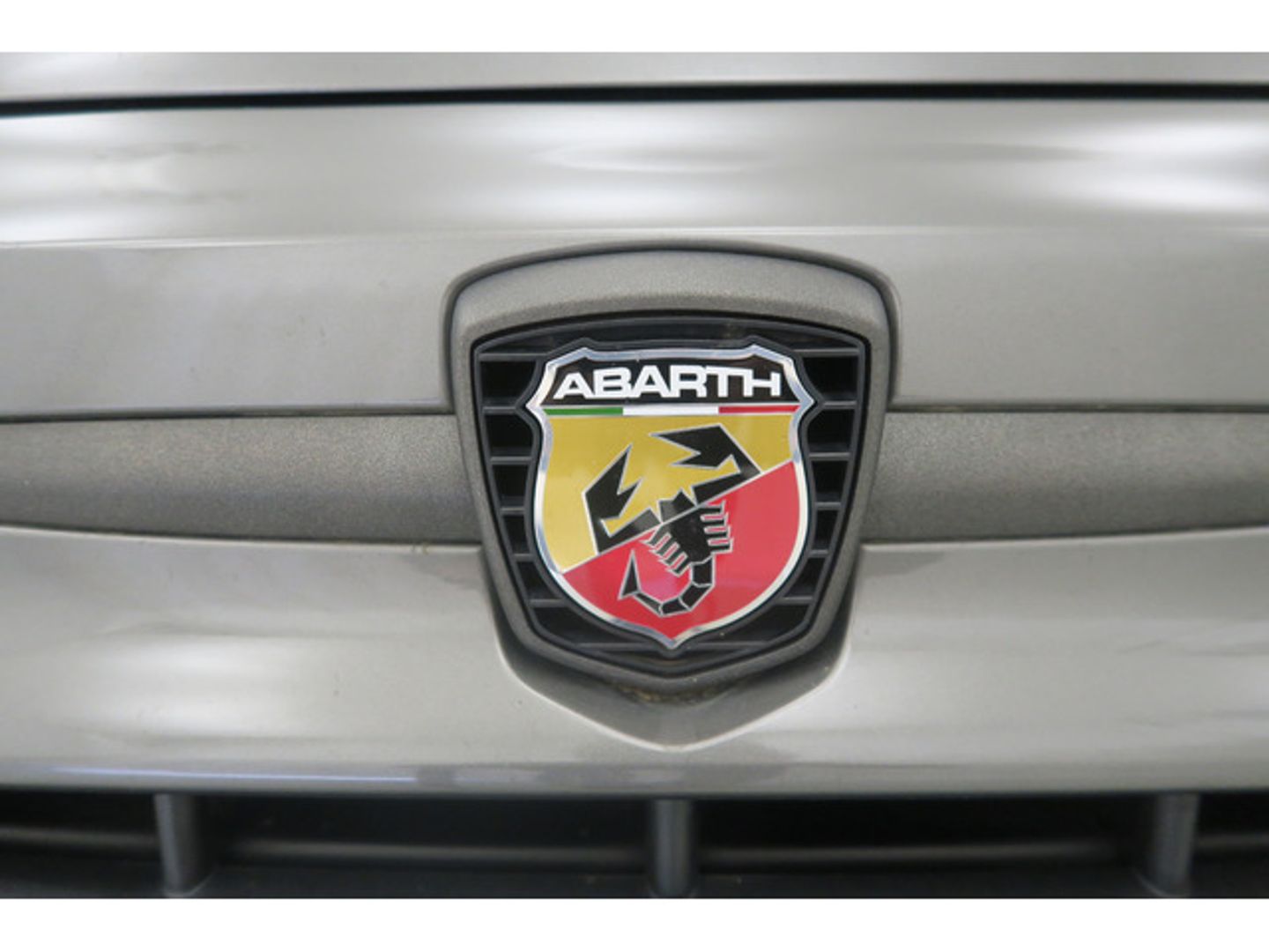 Abarth 500 1.4 16v T-Jet 695 132 kW (180 CV)