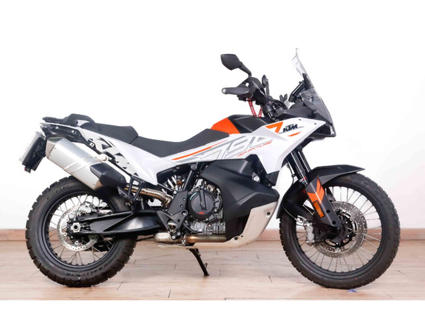 KTM Adventure 790 Blanco Motorcycle