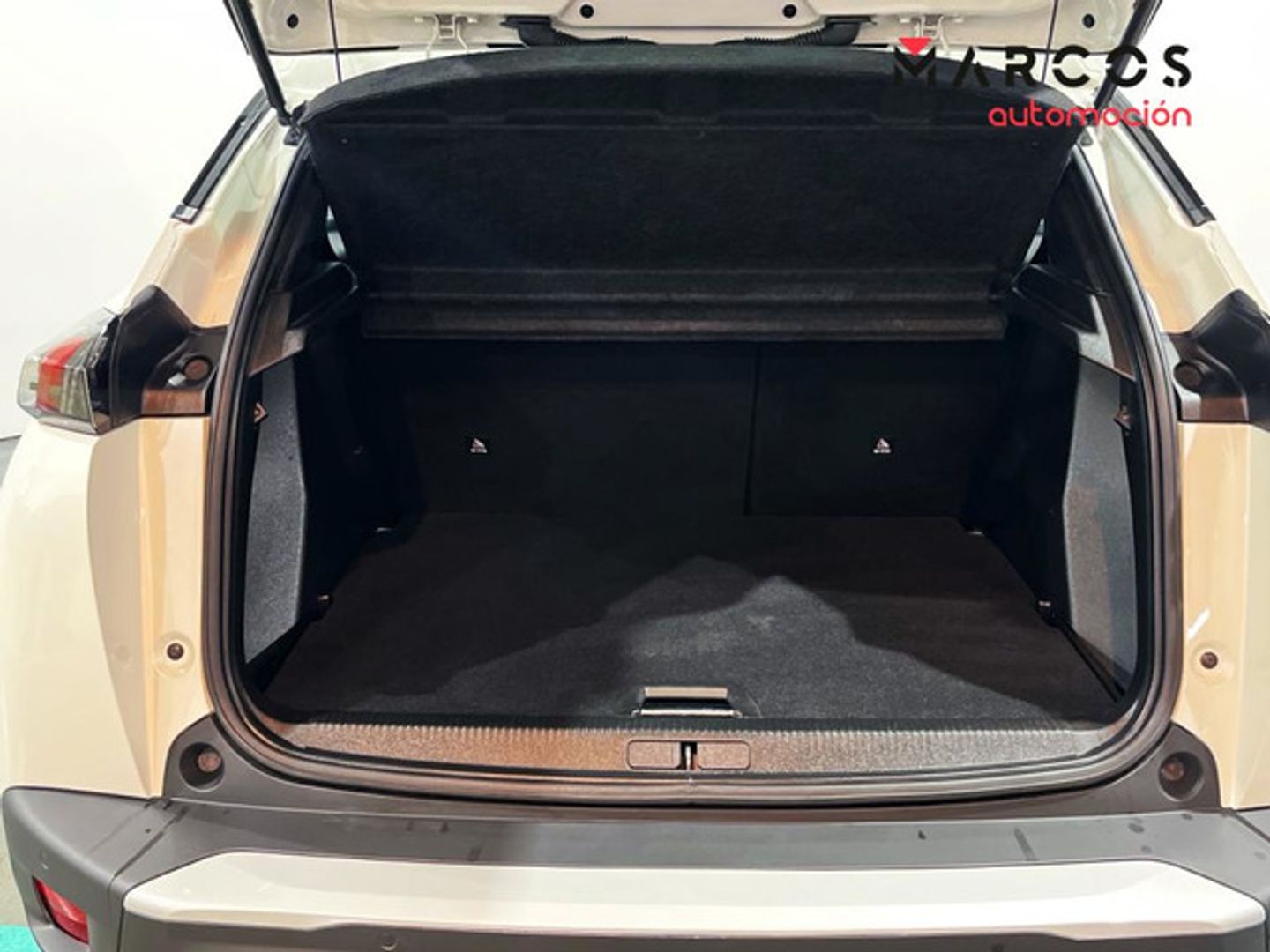 Peugeot e-2008 Eléctrico Allure 100 kW (136 CV)