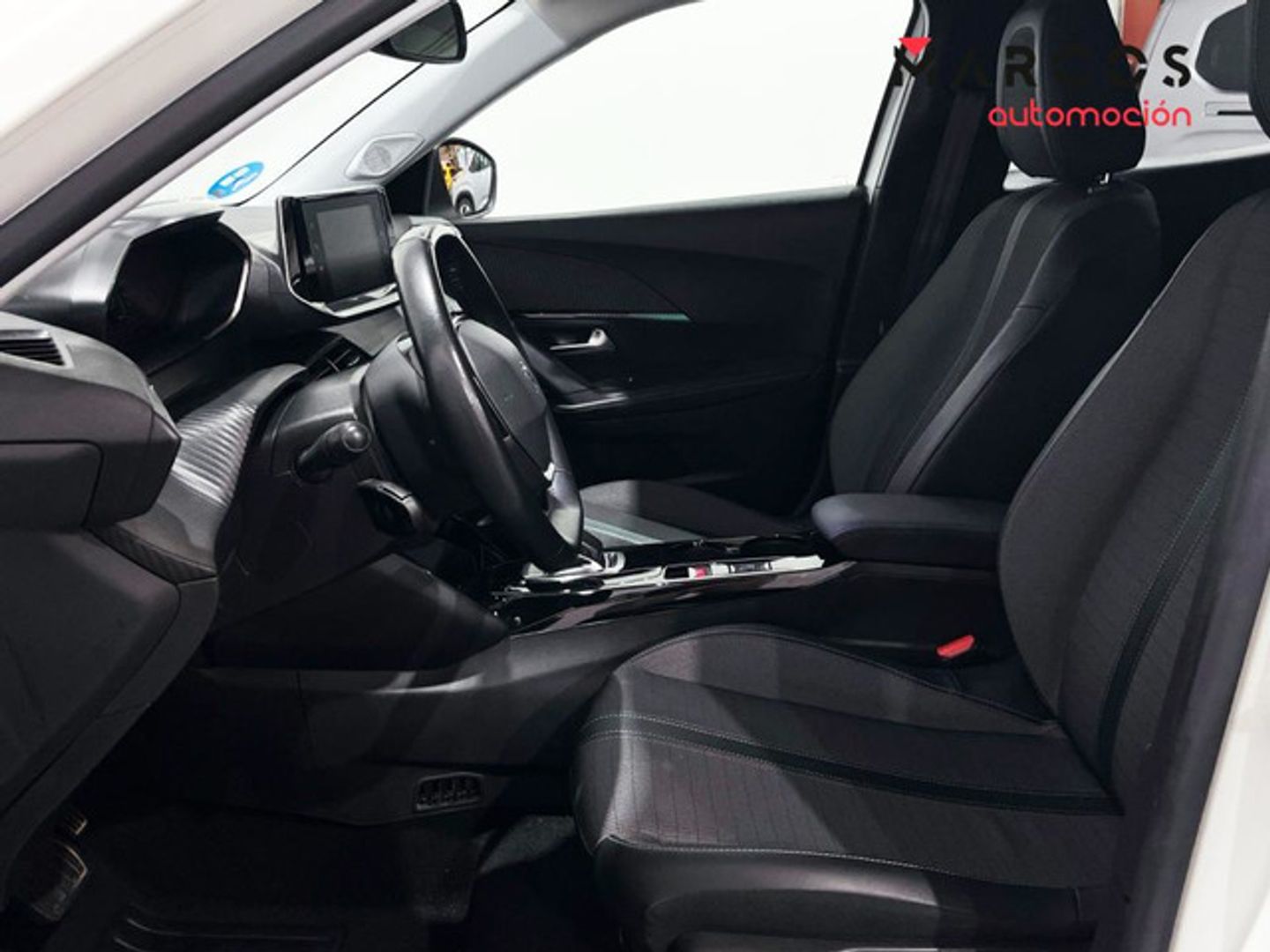 Peugeot e-2008 Eléctrico Allure 100 kW (136 CV)