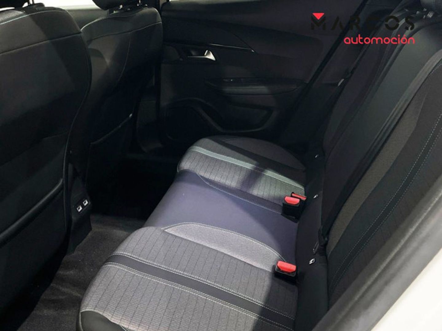 Peugeot e-2008 Eléctrico Allure 100 kW (136 CV)