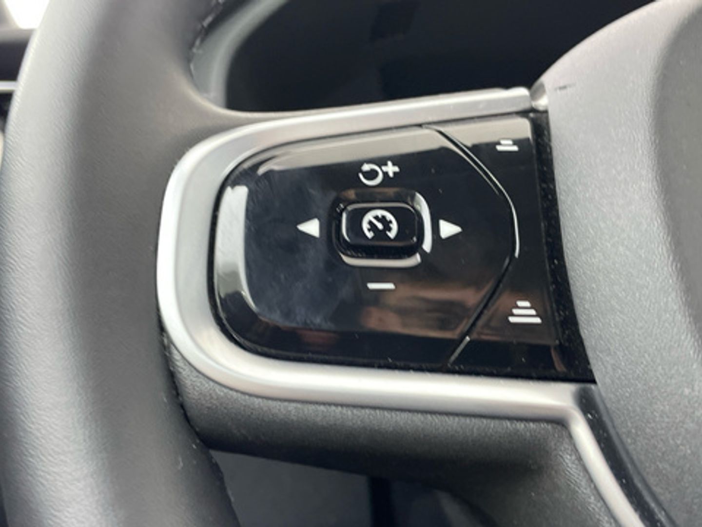 Volvo XC60 B4 D R-Design Auto 145 kW (197 CV)